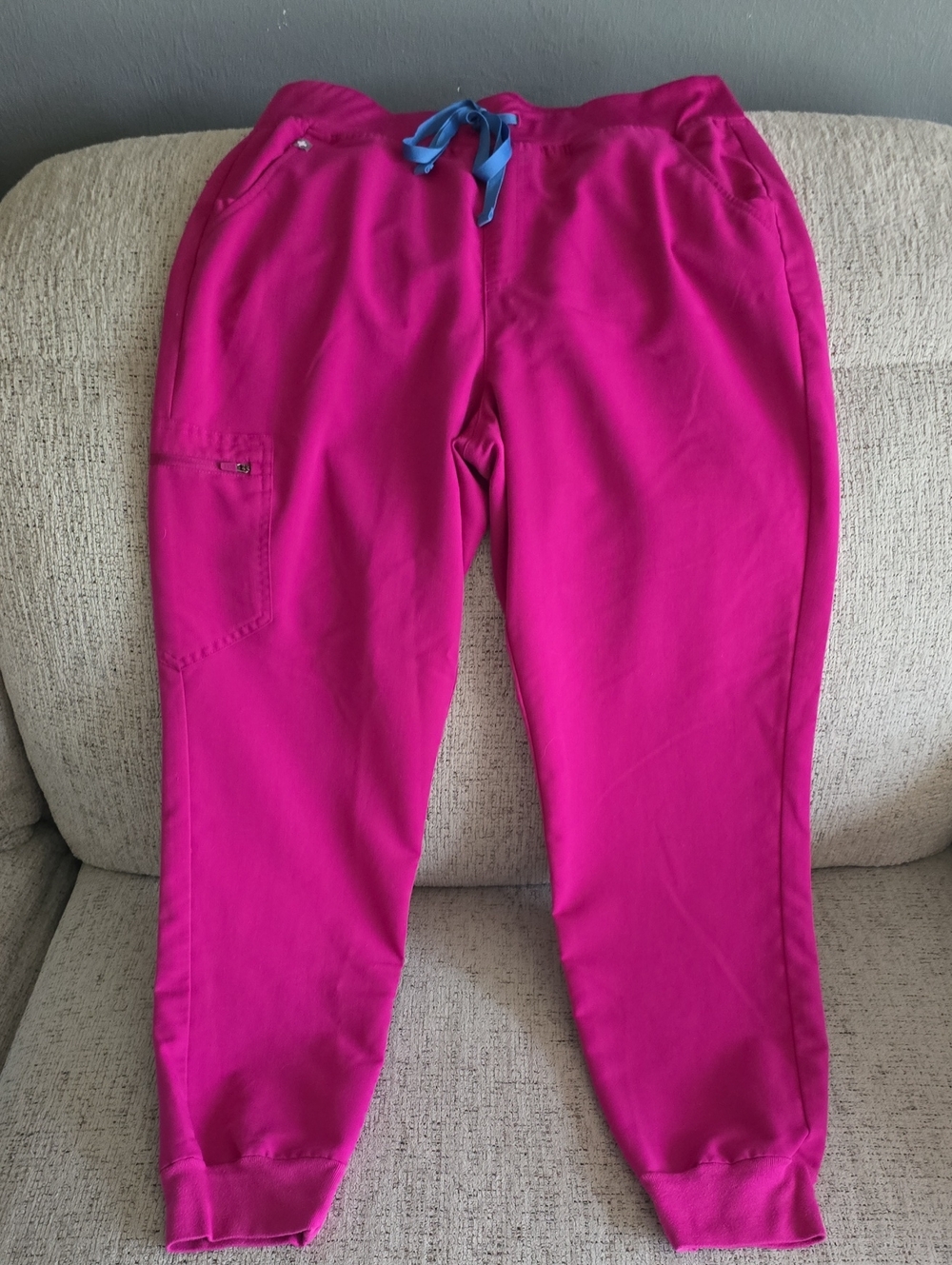 Figs Raspberry Sorbet Jogger Scrub Pants. Womens Size L. Excellent Condition.